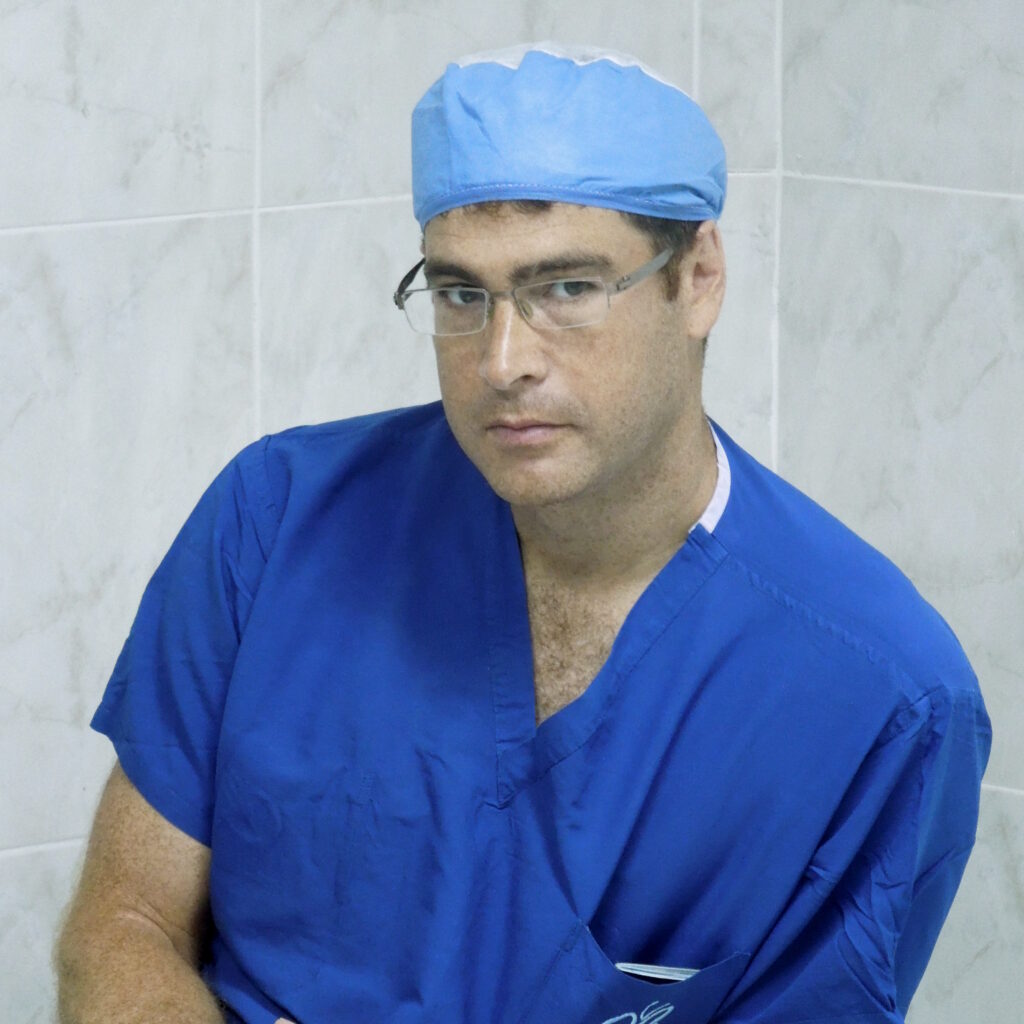 My surgeon wants to use a robot to do a robotic hernia repair. Is this safe? 2 Brian Jacob Sittting